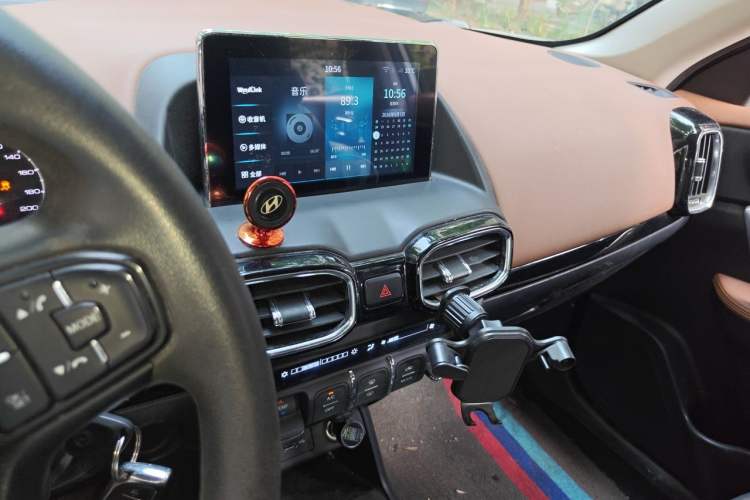 Used Dongfeng Aeolus AX4 2018 1.6L Manual Trendy Model with Sunroof Audio And AC Panel