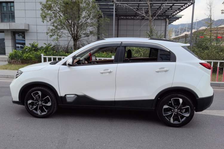 Used Dongfeng Aeolus AX4 2018 1.6L Manual Trendy Model with Sunroof Exterior 5