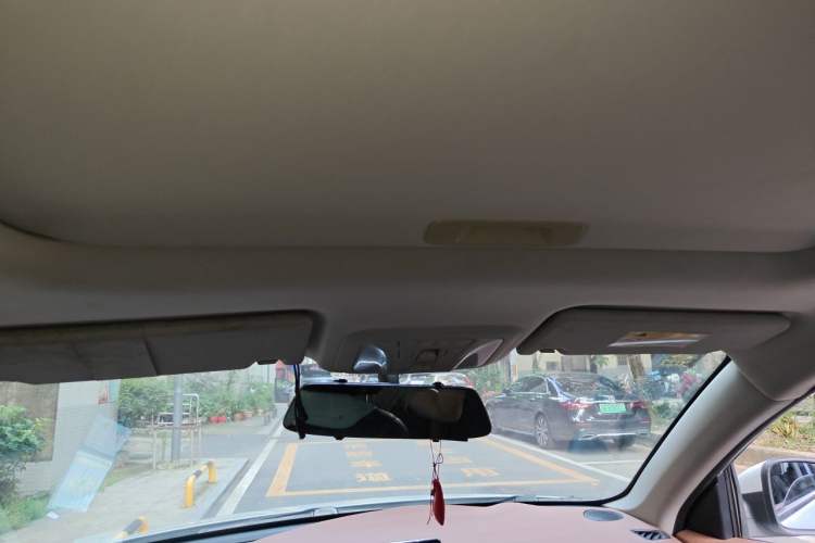 Used Dongfeng Aeolus AX4 2018 1.6L Manual Trendy Model with Sunroof Headliner