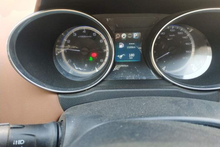 Used Dongfeng Aeolus AX4 2018 1.6L DCT Trendy & Stylish Model with Sunroof Odometer Close Up