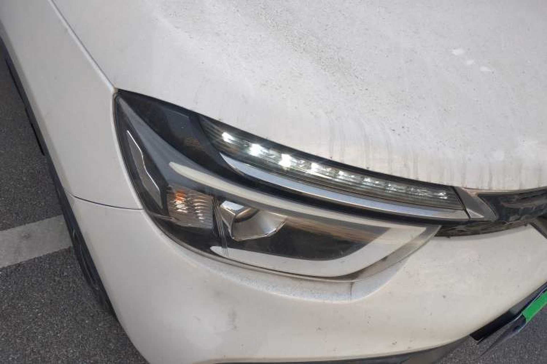 Used Dongfeng Aeolus AX4 2018 1.6L DCT Trendy & Stylish Model with Sunroof Right Front Headlight