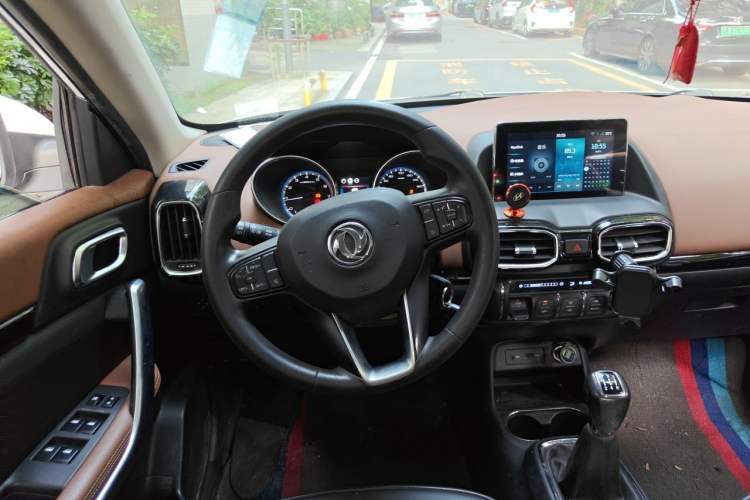 Used Dongfeng Aeolus AX4 2018 1.6L Manual Trendy Model with Sunroof Steering Wheel