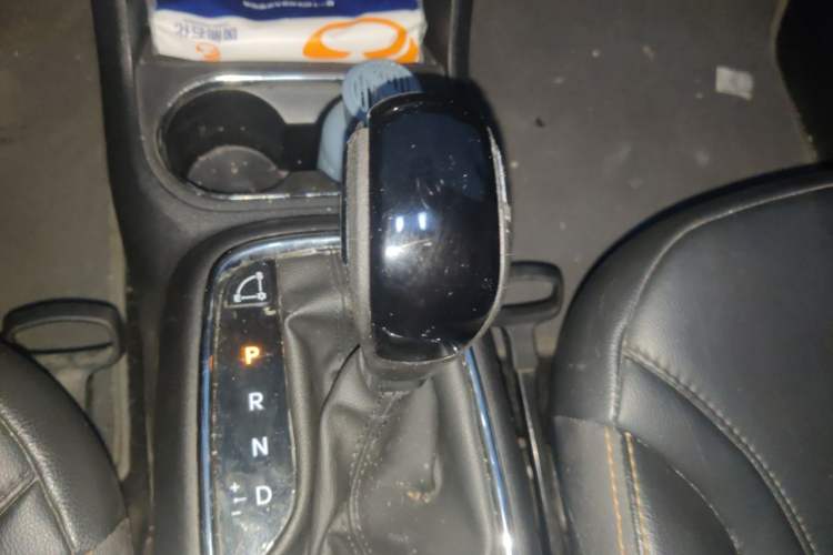 Used Dongfeng Aeolus AX4 2018 1.6L DCT Trendy & Stylish Model with Sunroof Gear Lever
