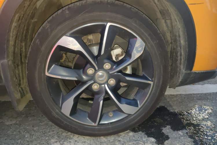 Used Dongfeng Aeolus AX4 2018 1.6L DCT Trendy & Stylish Model with Sunroof Right Front Wheel Hub