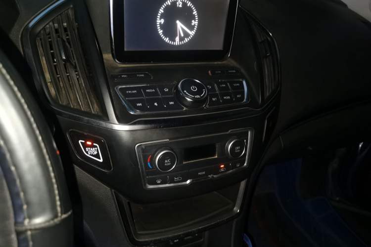 Used Dongfeng Aeolus AX5 2017 1.4T Automatic Quyue Model Audio And AC Panel