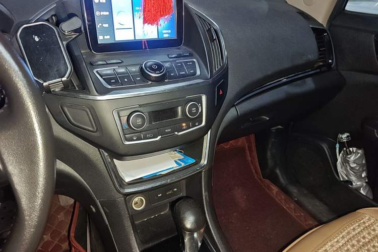 Used Dongfeng Aeolus AX5 2017 1.4T Automatic Qushang Model Audio And AC Panel
