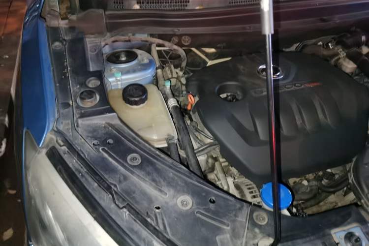 Used Dongfeng Aeolus AX5 2017 1.4T Automatic Quyue Model Engine Bay Right