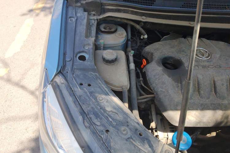 Used Dongfeng Aeolus AX5 2017 1.4T Manual Quyue Model Connected Version Engine Bay Right