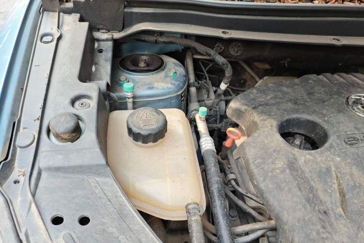 Used Dongfeng Aeolus AX5 2017 1.4T Manual Quyue Model Engine Bay Right