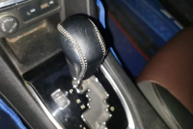 Used Dongfeng Aeolus AX5 2017 1.4T Automatic Quyue Model Gear Lever