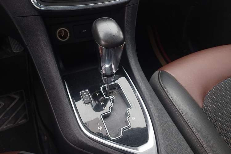 Used Dongfeng Aeolus AX5 2017 1.4T Automatic Quyue Model Gear Lever