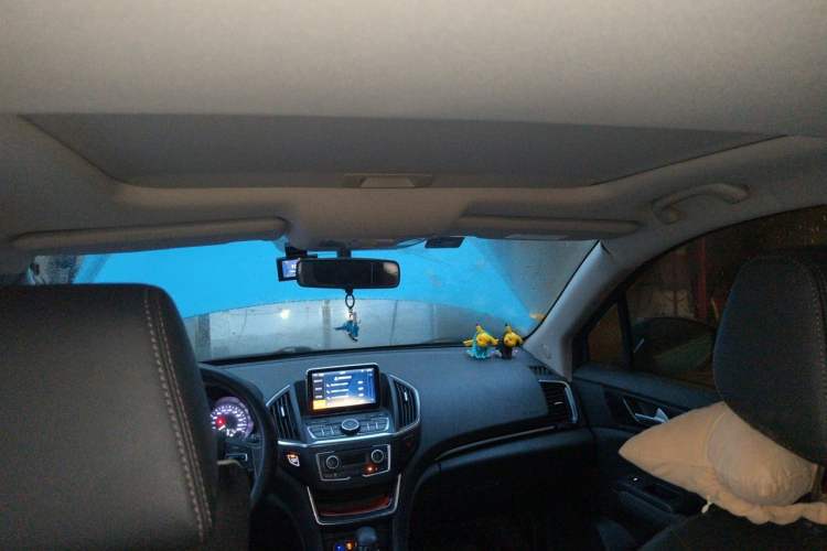 Used Dongfeng Aeolus AX5 2017 1.4T Automatic Quyue Model Connected Version Headliner