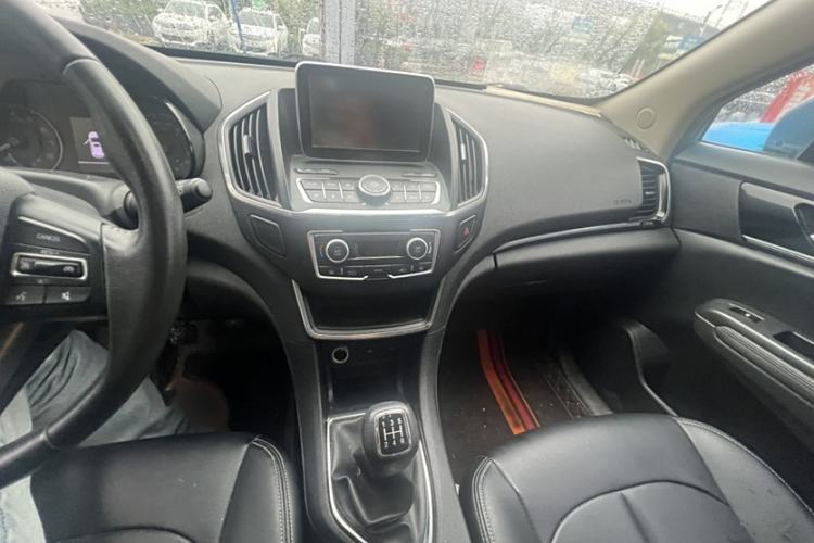 Used Dongfeng Aeolus AX5 2017 1.4T Manual Qushang Model Interior 8