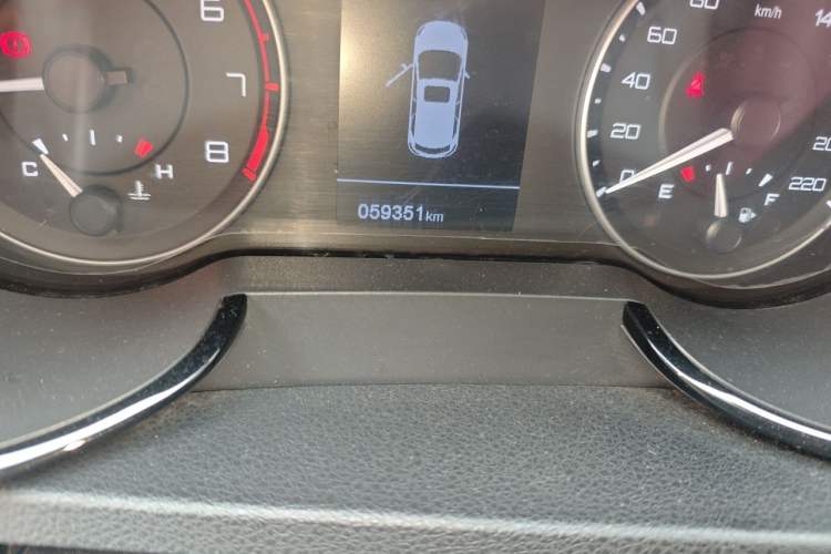 Used Dongfeng Aeolus AX5 2017 1.4T Manual Qushang Model Odometer Close Up