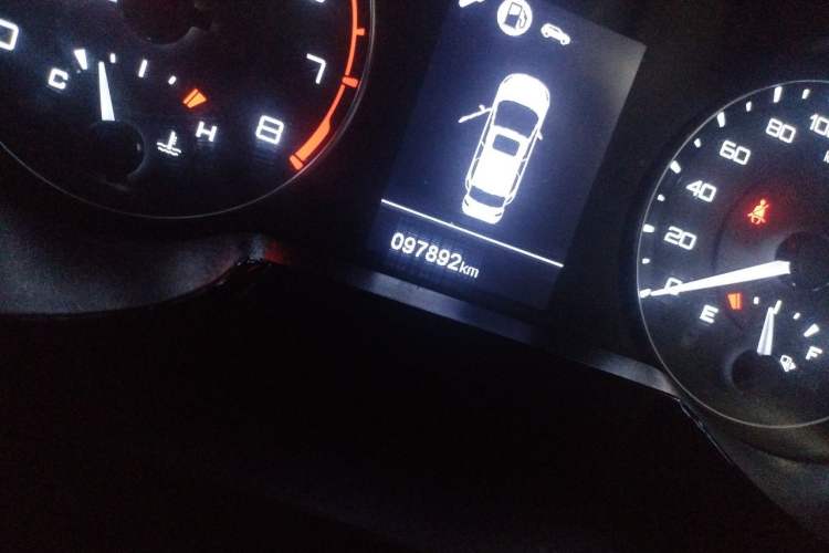 Used Dongfeng Aeolus AX5 2017 1.4T Manual Qushang Model Odometer Close Up