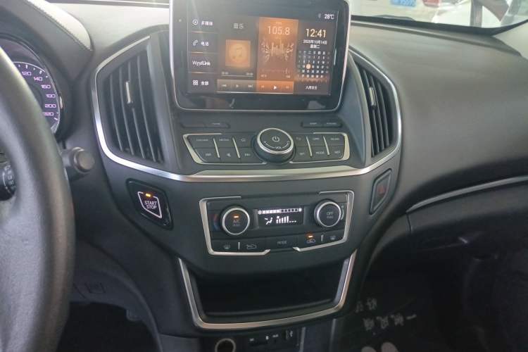 Used Dongfeng Aeolus AX5 2017 1.4T Automatic Fun Edition Audio And AC Panel
