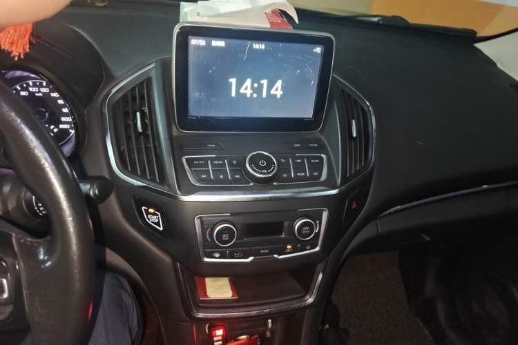 Used Dongfeng Aeolus AX5 2017 1.4T Manual Fun Edition Audio And AC Panel