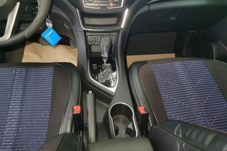Used Dongfeng Aeolus AX5 2017 1.4T Automatic Qushang Model Gear Lever