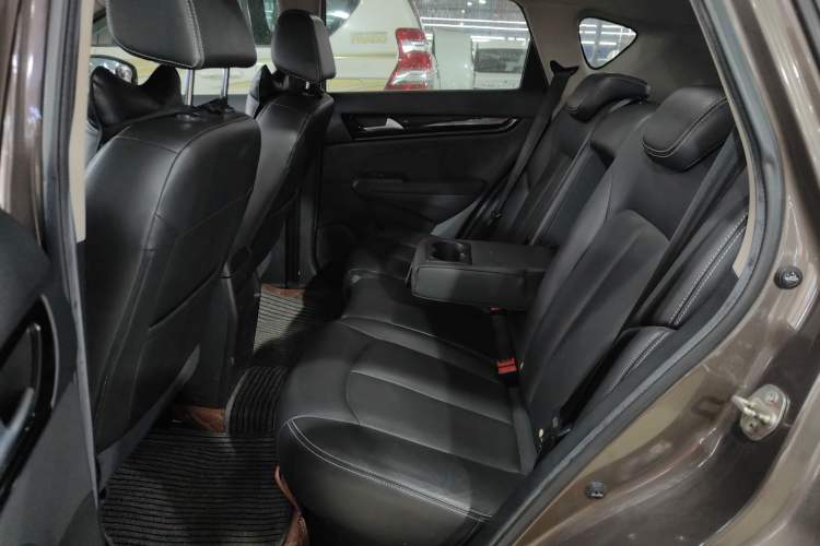 Used Dongfeng Aeolus AX5 2017 1.4T Automatic Fun Edition Interior 1