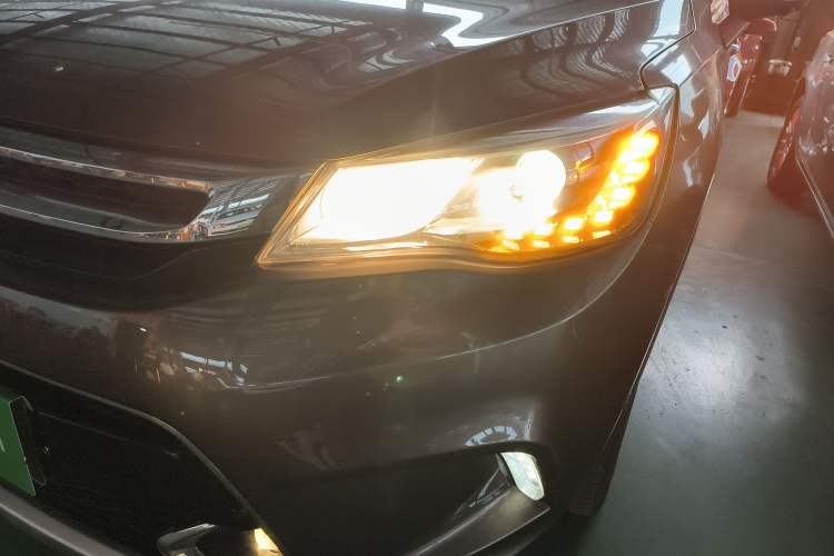 Used Dongfeng Aeolus AX5 2017 1.4T Automatic Qúzūn Model Left Front Headlight