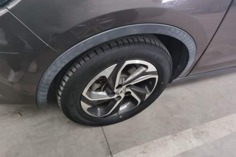 Used Dongfeng Aeolus AX5 2017 1.4T Automatic Qushang Model Left Front Wheel Hub