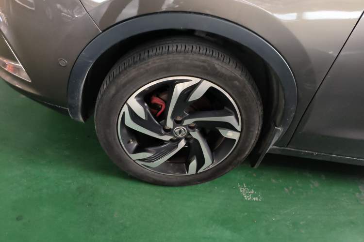 Used Dongfeng Aeolus AX5 2017 1.4T Automatic Qúzūn Model Left Front Wheel Hub