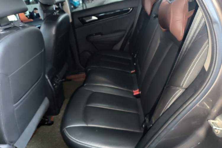 Used Dongfeng Aeolus AX5 2017 1.4T Automatic Qúzūn Model Left Rear Seat