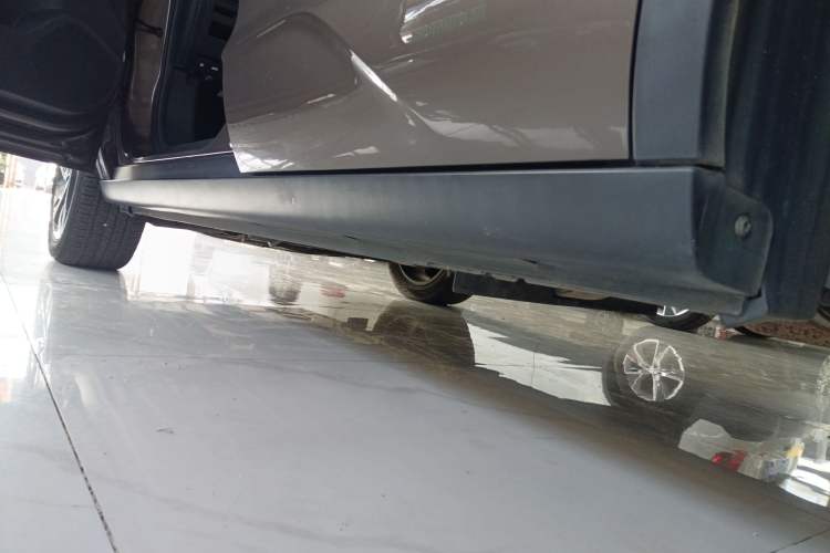 Used Dongfeng Aeolus AX5 2017 1.4T Automatic Fun Edition Left Side Sill