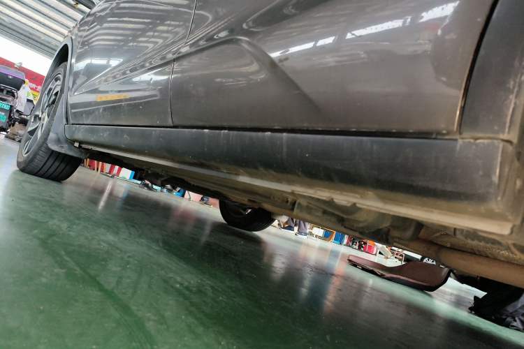 Used Dongfeng Aeolus AX5 2017 1.4T Automatic Qúzūn Model Left Side Sill