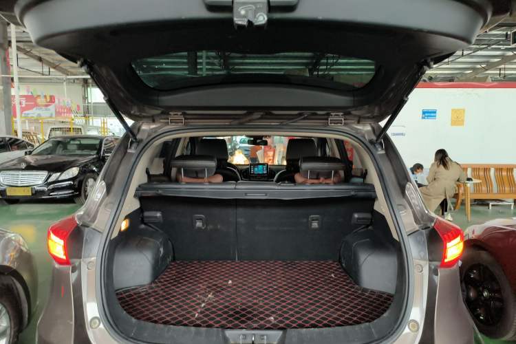 Used Dongfeng Aeolus AX5 2017 1.4T Automatic Qúzūn Model Trunk
