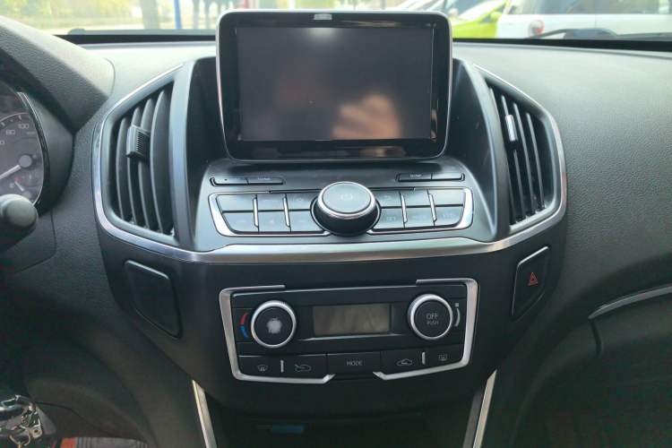 Used Dongfeng Aeolus AX5 2017 1.4T Automatic Qushang Model Audio And AC Panel