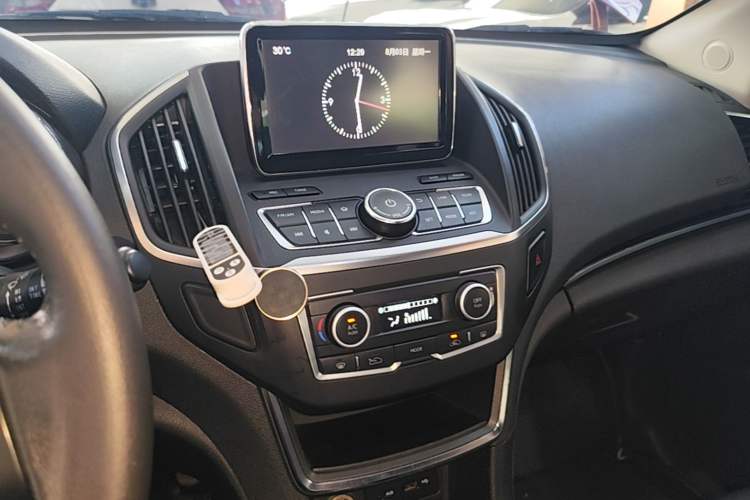 Used Dongfeng Aeolus AX5 2017 1.4T Automatic Qushang Model Audio And AC Panel