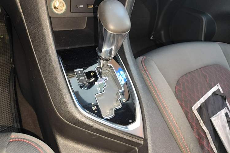Used Dongfeng Aeolus AX5 2017 1.4T Automatic Qushang Model Gear Lever