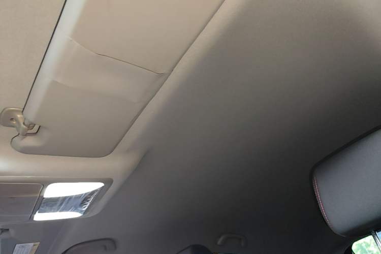 Used Dongfeng Aeolus AX5 2017 1.4T Automatic Qushang Model Headliner