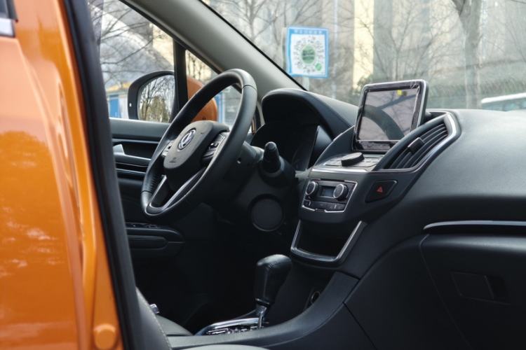Used Dongfeng Aeolus AX5 2017 1.4T Automatic Fun Edition Interior 10