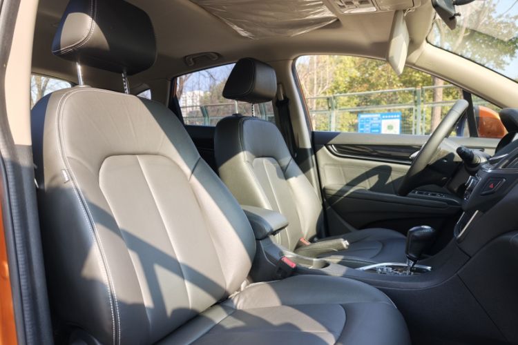 Used Dongfeng Aeolus AX5 2017 1.4T Automatic Fun Edition Interior 11