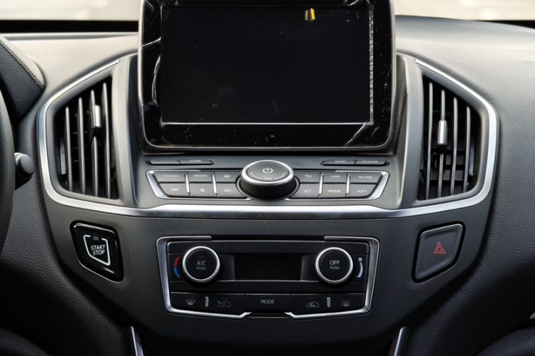 Used Dongfeng Aeolus AX5 2017 1.4T Automatic Fun Edition Interior 5