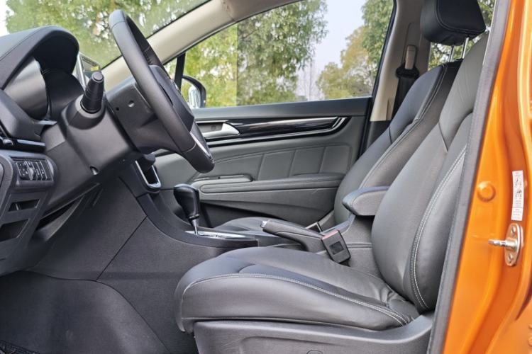 Used Dongfeng Aeolus AX5 2017 1.4T Automatic Fun Edition Interior 6