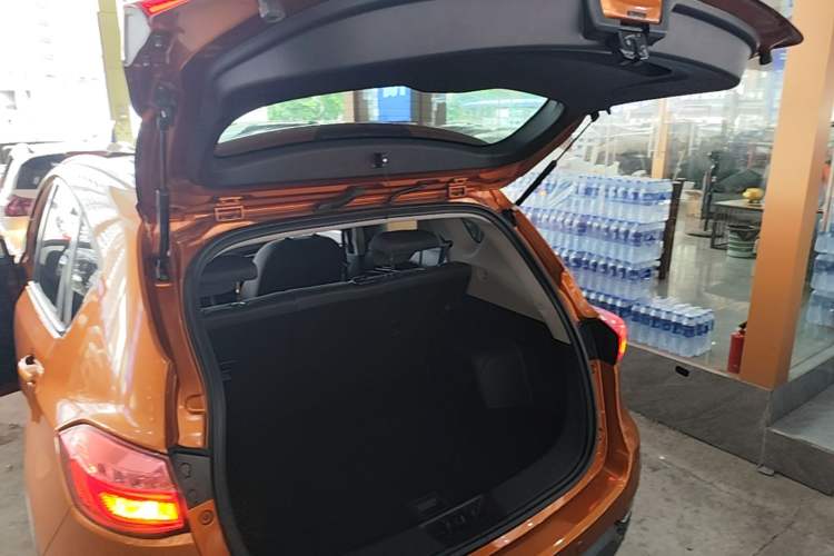 Used Dongfeng Aeolus AX5 2017 1.4T Automatic Qushang Model Trunk