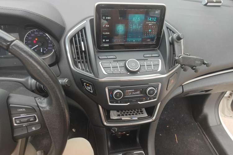 Used Dongfeng Aeolus AX5 2017 1.4T Manual Fun Edition Audio And AC Panel