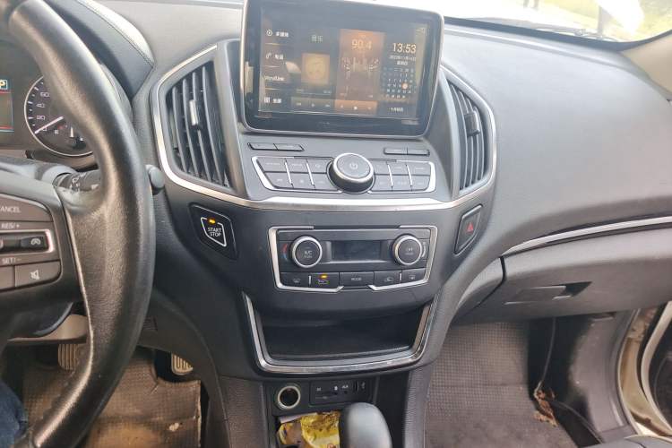 Used Dongfeng Aeolus AX5 2017 1.4T Automatic Fun Edition Audio And AC Panel