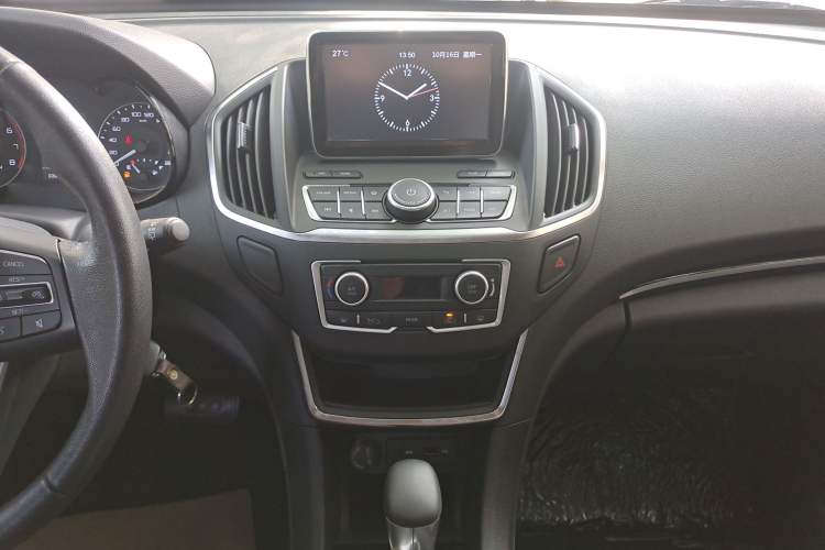 Used Dongfeng Aeolus AX5 2017 1.4T Automatic Qushang Model Audio And AC Panel