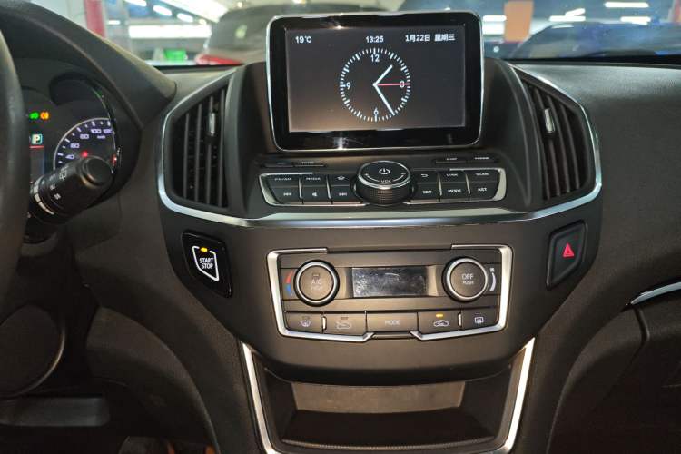Used Dongfeng Aeolus AX5 2017 1.4T Automatic Quyue Model Audio And AC Panel