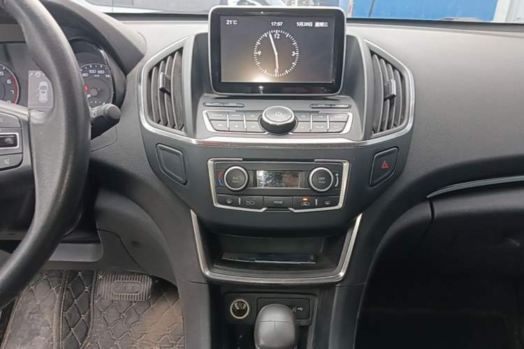 Used Dongfeng Aeolus AX5 2017 1.4T Automatic Qushang Model Audio And AC Panel