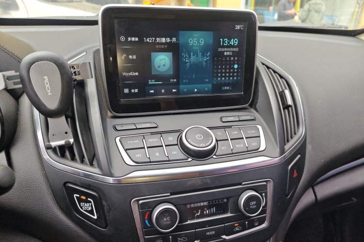 Used Dongfeng Aeolus AX5 2017 1.4T Manual Fun Edition Audio And AC Panel