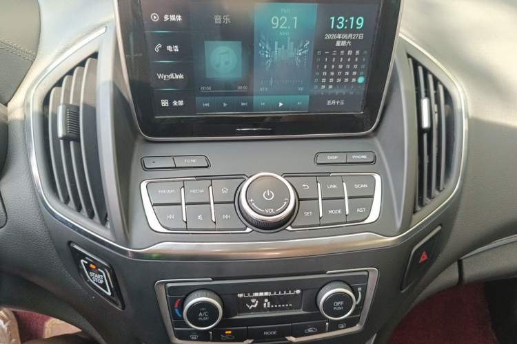Used Dongfeng Aeolus AX5 2017 1.4T Manual Fun Edition Audio And AC Panel