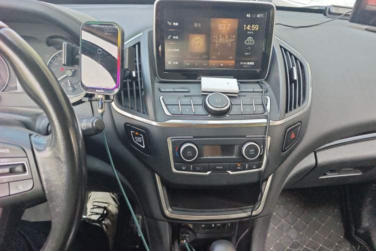 Used Dongfeng Aeolus AX5 2017 1.4T Automatic Qúzūn Model Audio And AC Panel