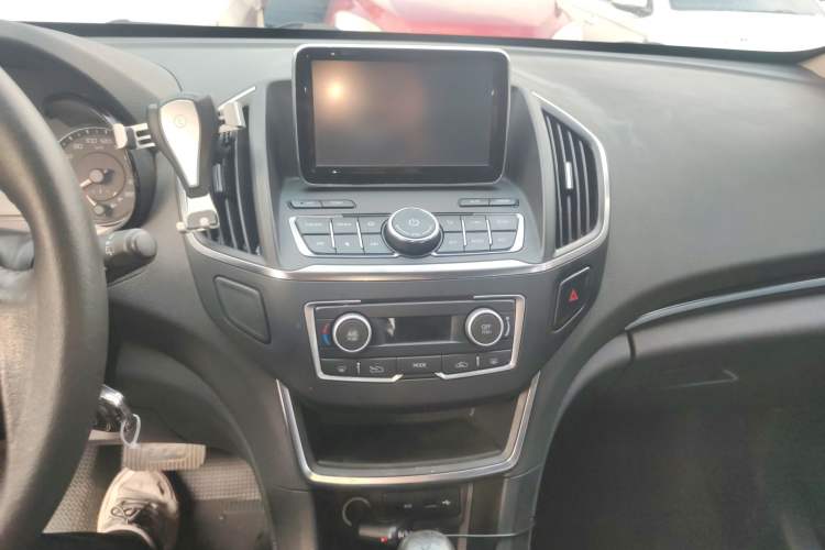 Used Dongfeng Aeolus AX5 2017 1.4T Automatic Qushang Model Audio And AC Panel