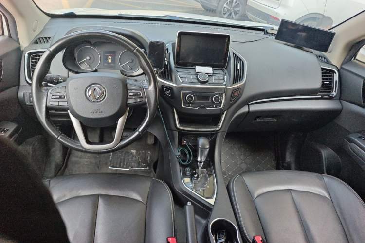 Used Dongfeng Aeolus AX5 2017 1.4T Automatic Qúzūn Model Center Console