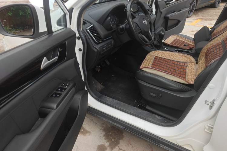 Used Dongfeng Aeolus AX5 2017 1.4T Manual Fun Edition Driver Seat